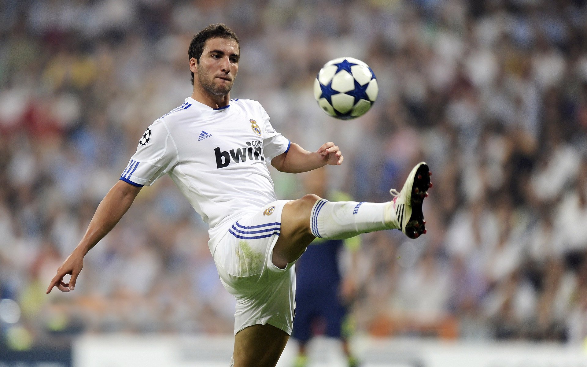 积分榜最新排名：争冠、欧战和降级战局激烈，足球欧战积分